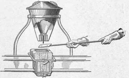 Tapping the crucible