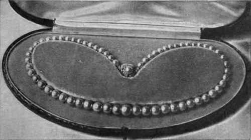 A beautiful pearl necklace