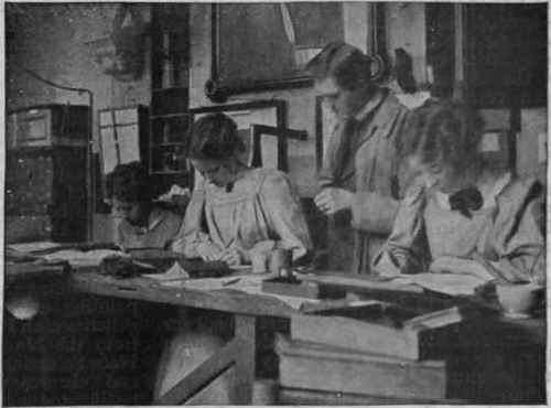 A class in jewellery making and enamelling
