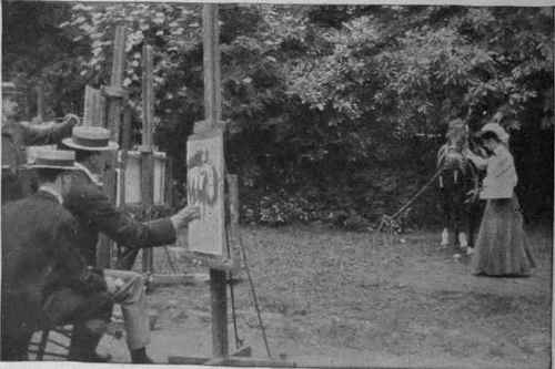An outdoor animal painting class. In the summer, work begins as early as 8 o'clock