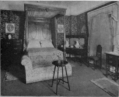 Black wallpaper. A novel but very effective idea for a bedroom Warings