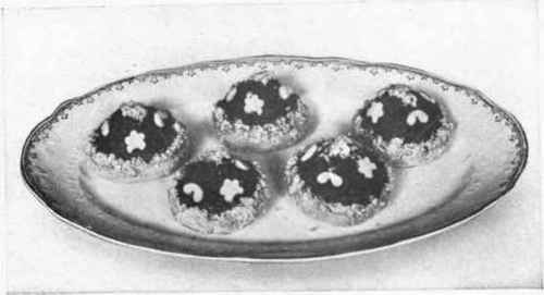 Moulded Spinach on Artichoke Bottoms.