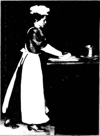 The Correct Position And Method For Kneading Bread