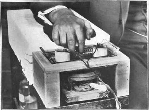 The non polarizable electrodes for the finger tips with means of controlling the temperature.