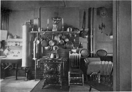 HUNG WITH COPPER COOKING UTENSILS