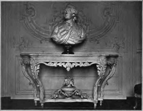 CONSOLE IN THE PETIT TRIANON, VERSAILLES.