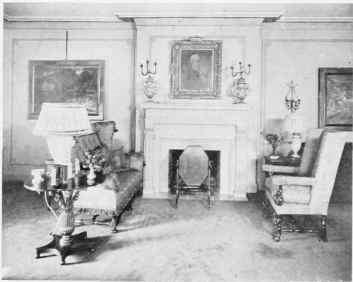 A LIVING ROOM IN ENGLISH STYLE.