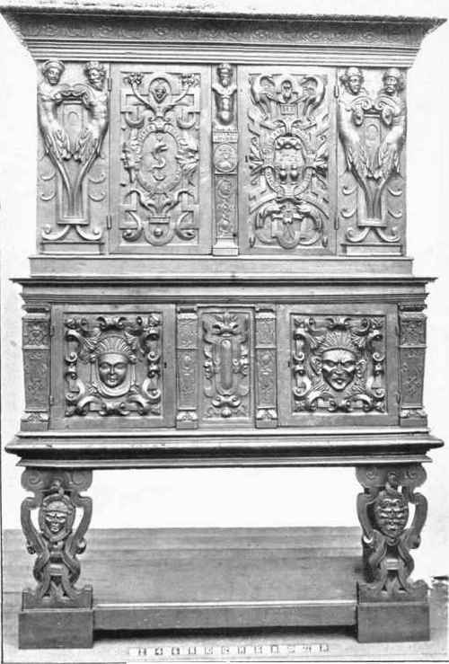 FRENCH RENAISSANCE CABINET IN OAK SIXTEENTH CENTURY (HENRI II).