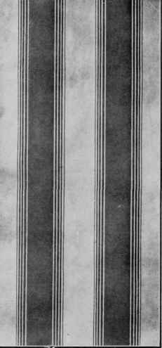 A STRIPED PAPER FOR A ROOM WITH LOW CEILING